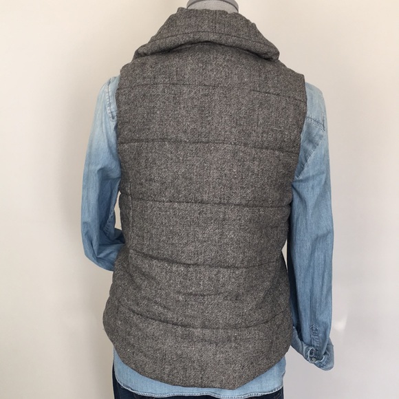 Old Navy Tweed Puffer Vest, size Small 🖤 - Picture 7 of 13